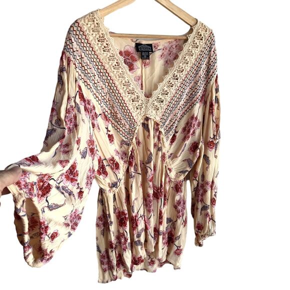 Angie Peach and Pink Floral Boho Top with Lace Collar and Empire Waist size 2X - Picture 4 of 10